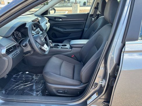 Used 2025 Nissan Altima 2.5 SV FWD image 27
