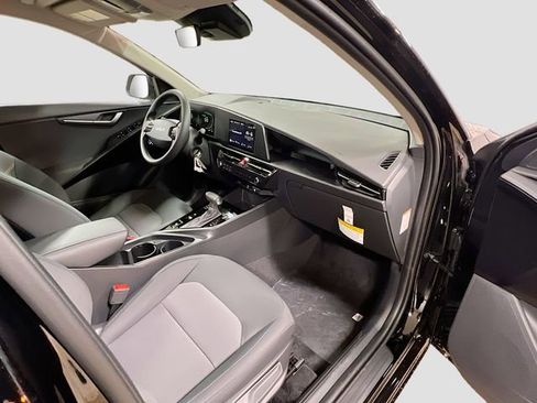 New 2026 Kia Niro LX image 27