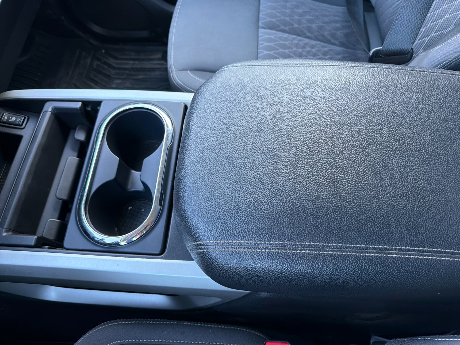 Used 2024 Nissan Titan SV w/ SV Convenience Package RWD image 22