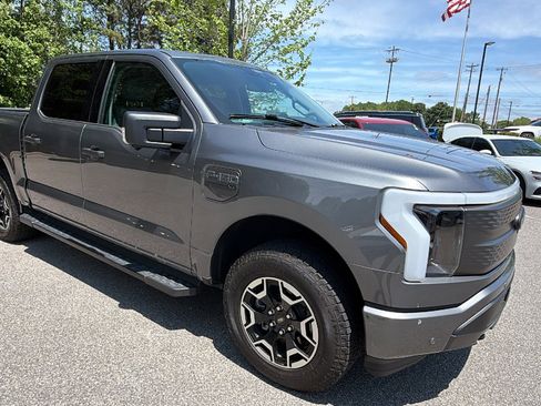 Used 2022 Ford F150 Lightning XLT AWD/4WD image 5
