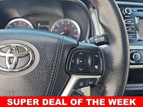 Used 2018 Toyota Highlander LE image 18