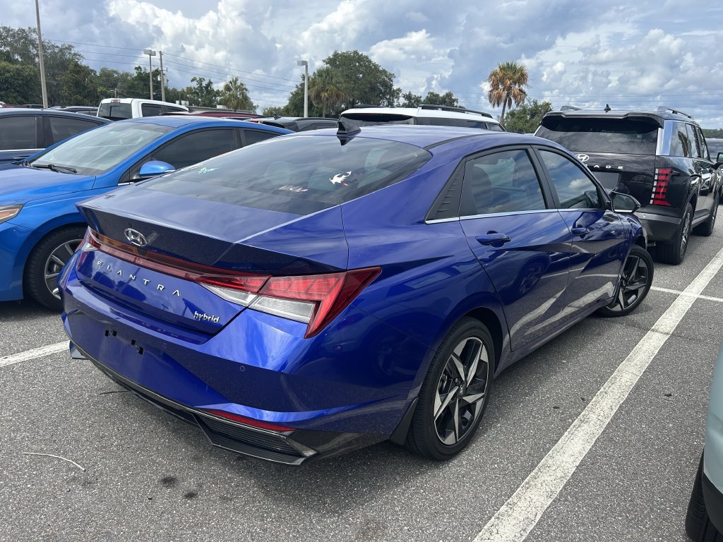 Used 2023 Hyundai Elantra Limited FWD image 3