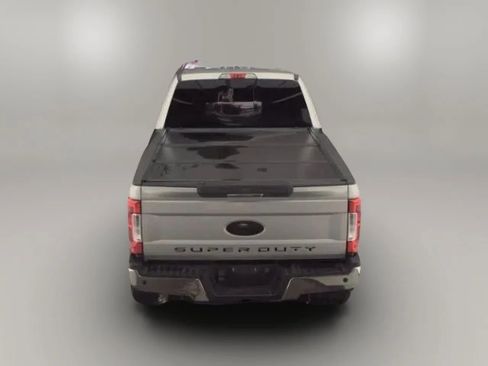 Used 2017 Ford F250 Lariat w/ Chrome Package image 5