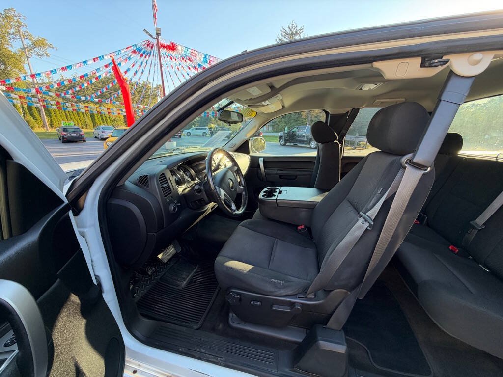 Used 2011 Chevrolet Silverado 1500 LT w/ All-Star Edition AWD/4WD image 7