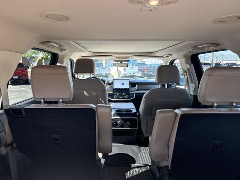 Used 2023 Ford Expedition Limited AWD/4WD image 11