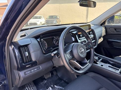 Used 2025 Nissan Pathfinder SV FWD image 37