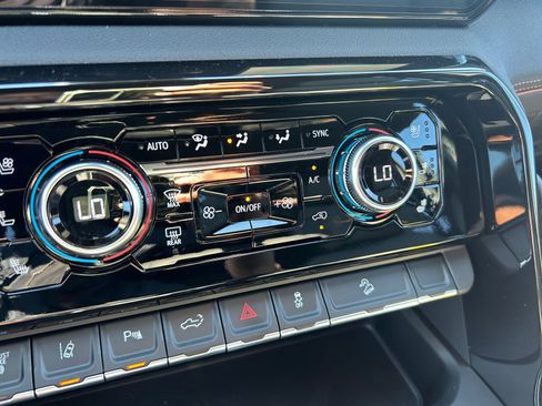 New 2026 GMC Sierra 2500 AT4 w/ AT4 Premium Plus Package image 18