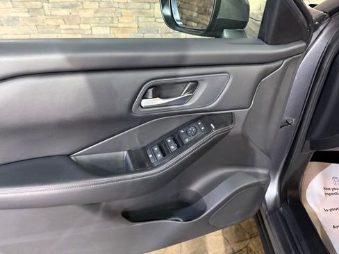 Certified 2025 Nissan Rogue SV image 12