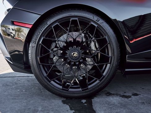 Used 2024 Lamborghini Huracan STO image 30