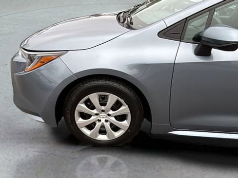 Used 2023 Toyota Corolla LE image 31