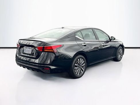 Used 2025 Nissan Altima 2.5 SV FWD image 7