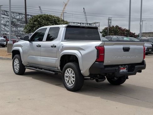 Used 2025 Toyota Tacoma SR AWD/4WD image 9