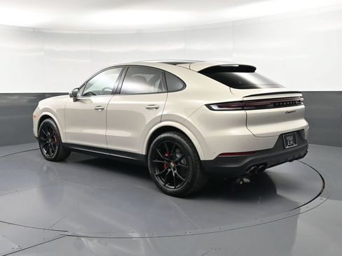 Certified 2026 Porsche Cayenne S AWD/4WD image 3