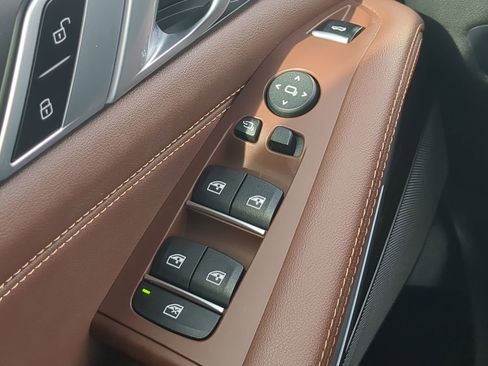 Used 2024 BMW X5 sDrive40i w/ Premium Package image 23