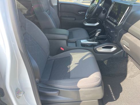 Used 2025 Nissan Frontier SV RWD image 19