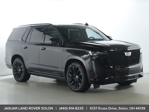Used 2022 Cadillac Escalade Sport Platinum w/ LPO, ONYX Package AWD/4WD image 11