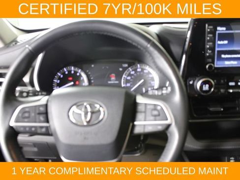 Used 2022 Toyota Highlander XLE AWD/4WD image 24