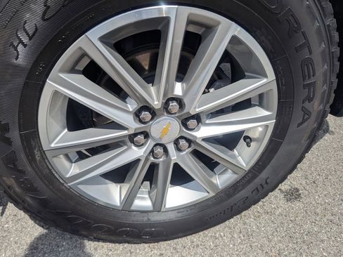 Used 2022 Chevrolet Traverse LT image 49