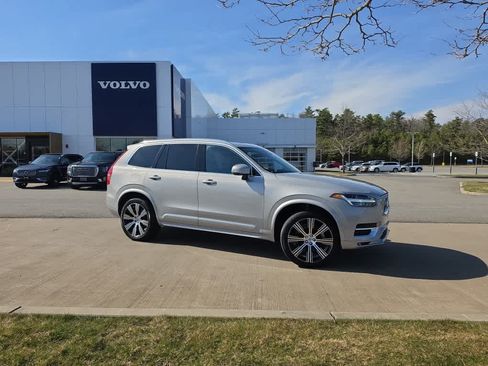 Used 2024 Volvo XC90 B5 Plus AWD/4WD image 2
