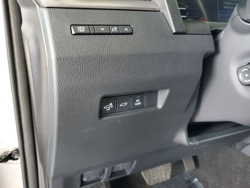 Used 2024 Lexus GX 550 w/ Cold Area Package AWD/4WD image 21