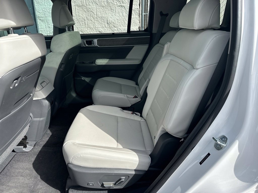 Used 2026 Hyundai Santa Fe Limited AWD/4WD image 6