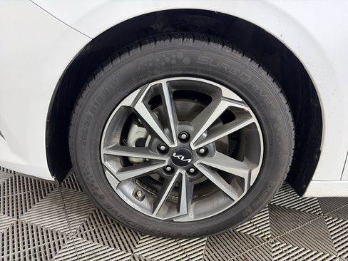 Certified 2023 Kia Forte LXS image 13