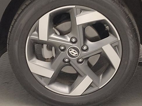 Used 2025 Hyundai Venue SEL image 31