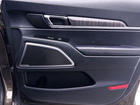 Used 2025 Kia Telluride EX w/ EX Captain's Chair Package image 37