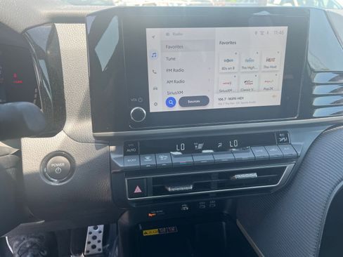 Used 2025 Toyota Camry SE FWD image 17