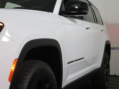 New 2025 Jeep Grand Cherokee L Altitude image 9