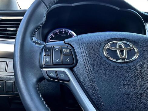 Used 2016 Toyota Highlander XLE FWD image 10