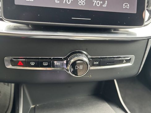 Certified 2025 Volvo XC90 B5 Plus image 24