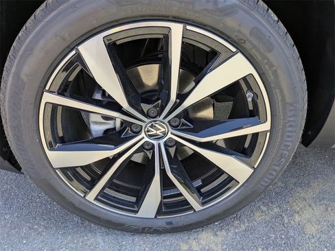 New 2026 Volkswagen Atlas Cross Sport SEL Premium R-Line image 9