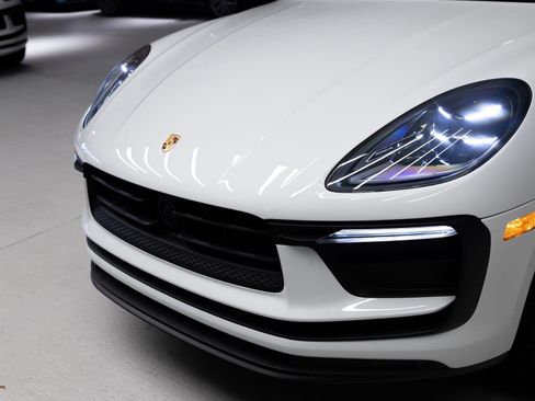 Certified 2026 Porsche Macan AWD/4WD image 32