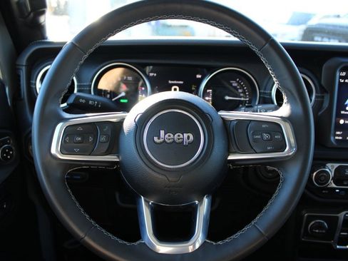 Used 2023 Jeep Wrangler Unlimited Sahara image 14