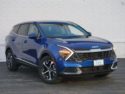 Used 2025 Kia Sportage EX image 2
