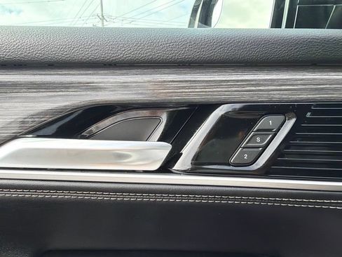 Used 2024 Jeep Wagoneer Series II w/ Flexible Seating Group AWD/4WD image 31
