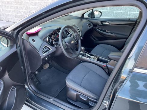 Used 2017 Chevrolet Cruze LT image 14