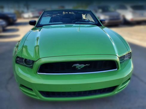 Used 2013 Ford Mustang Convertible RWD image 20