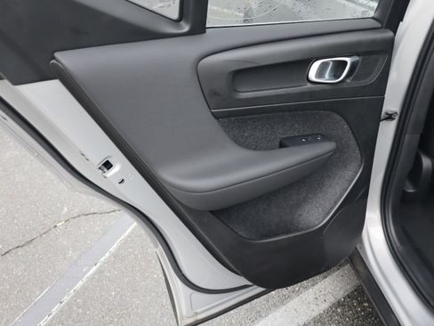 Used 2025 Volvo XC40 B5 Core image 30