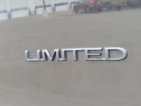 Used 2020 Chrysler Pacifica Limited w/ Advanced Safetytec Group FWD image 6