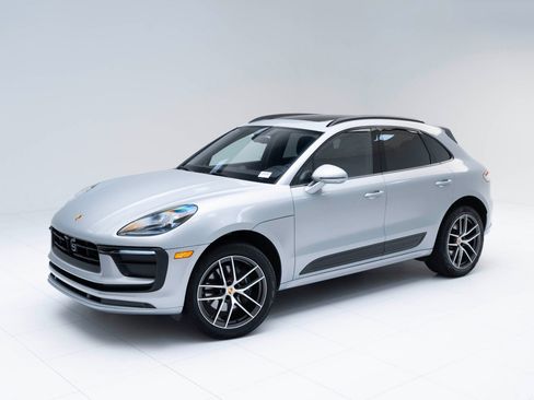 Used 2025 Porsche Macan image 1