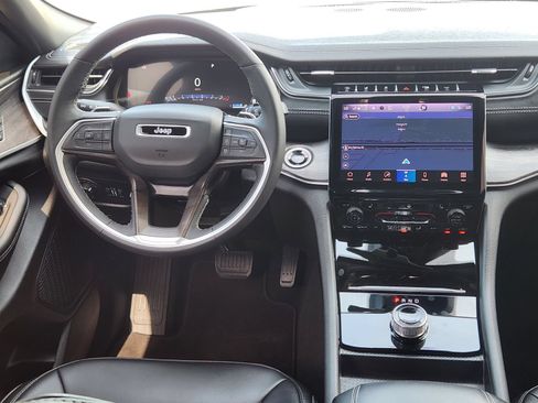 Used 2025 Jeep Grand Cherokee Limited RWD image 29