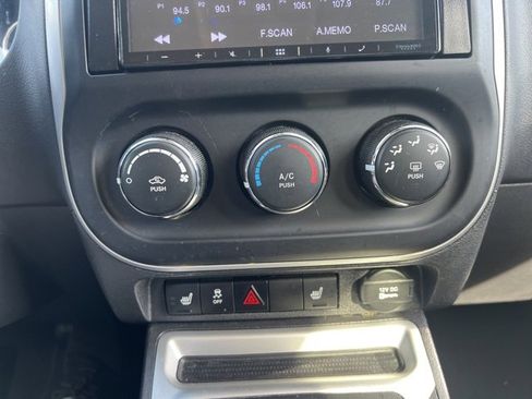 Used 2017 Jeep Compass Latitude image 19