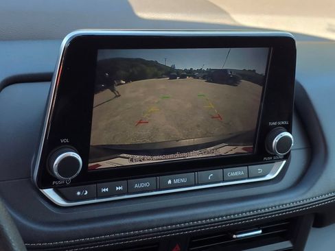 Used 2023 Nissan Rogue S FWD image 9