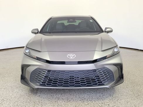 Used 2025 Toyota Camry SE FWD image 3