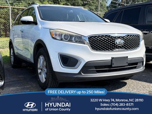 Used 2017 Kia Sorento LX FWD image 1