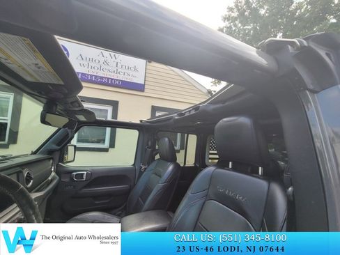 Used 2018 Jeep Wrangler Unlimited Sahara AWD/4WD image 13