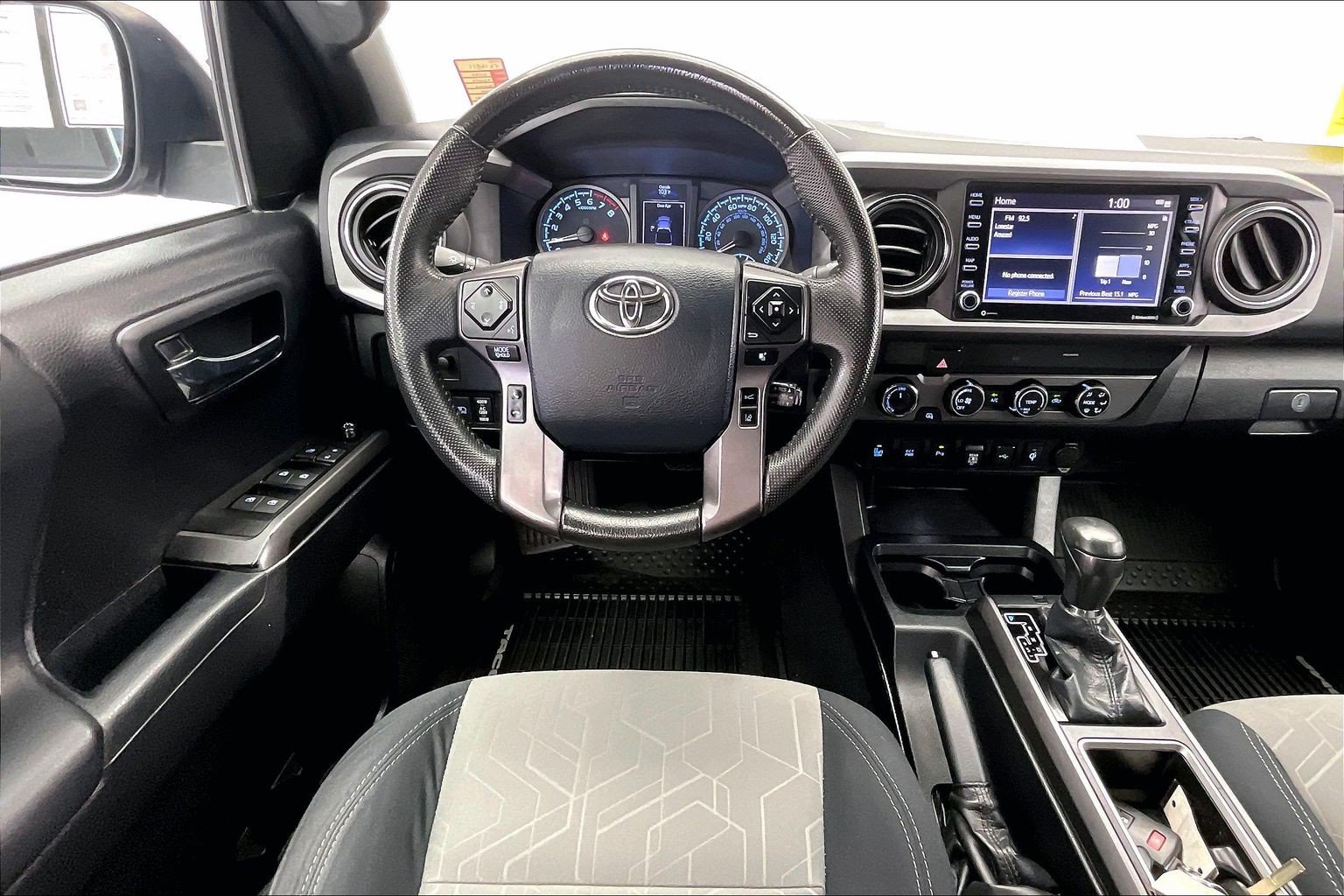 Used 2020 Toyota Tacoma TRD Off-Road w/ Technology Package AWD/4WD image 4