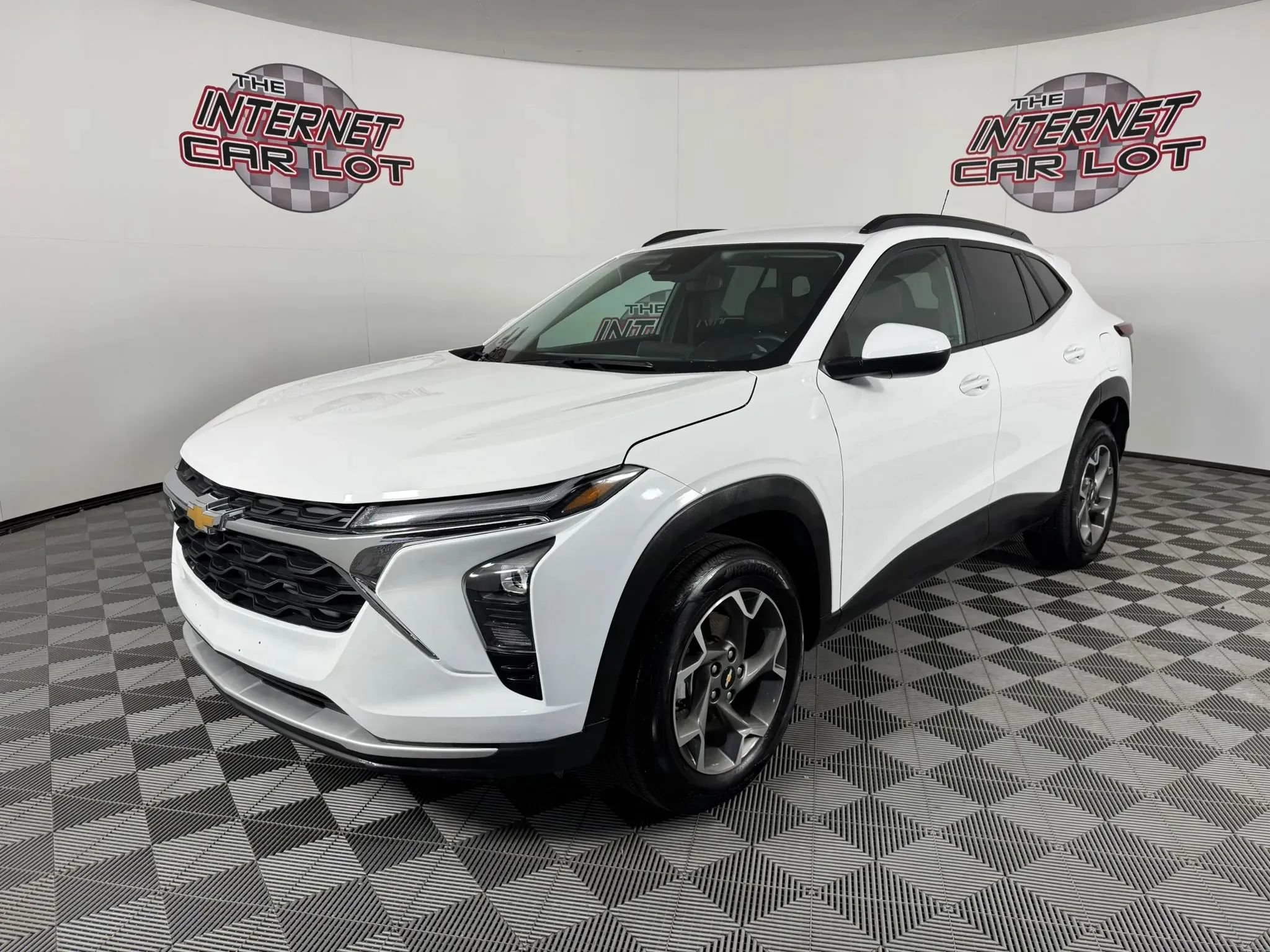 Used 2025 Chevrolet Trax LT w/ Driver Confidence Package FWD image 3